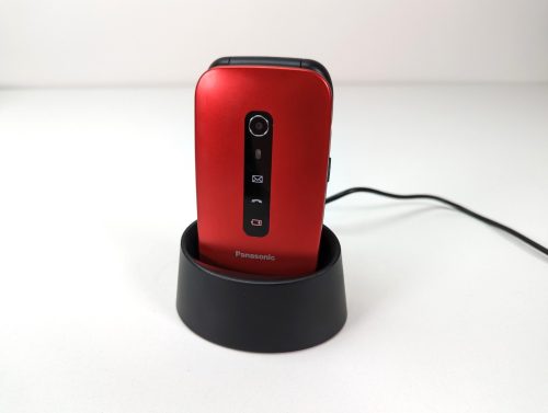 Telefón v nabíjacom stojančeku